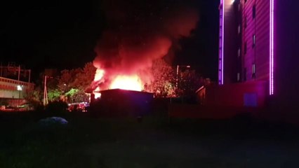 경기 가평군 2층짜리 펜션 불...투숙객 대피 / YTN