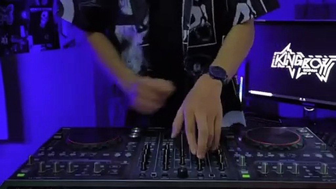 DJ GOYANG ENGKOLL X AKIMILAKUO OLD X TAU TAU OLD MASHUP ENAKEUN V36