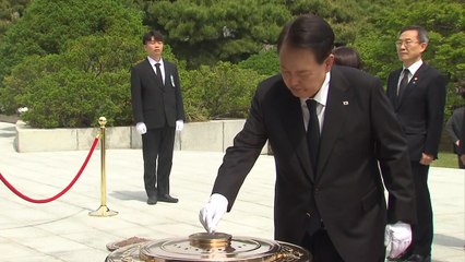 尹, 취임 1년 맞아 현충원 참배...국무위원·與 지도부 오찬도 / YTN