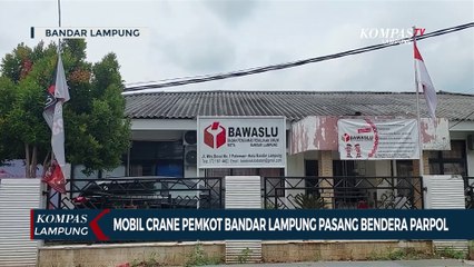 Mobil Crane Milik Pemerintah Kota Bandar Lampung Pasang Bendera Partai Politik