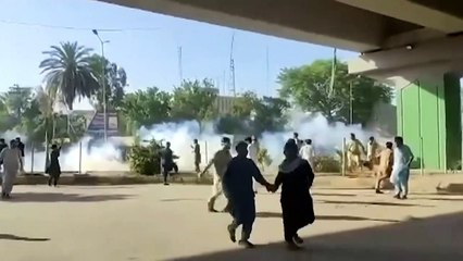 تصاویری از پیشاور و کویته؛ پاکستان با بازداشت عمران خان شاهد ناآرامی و درگیری شد