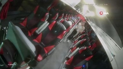 Otobüste genç kadının tabletini çalıp yanından böyle geçti