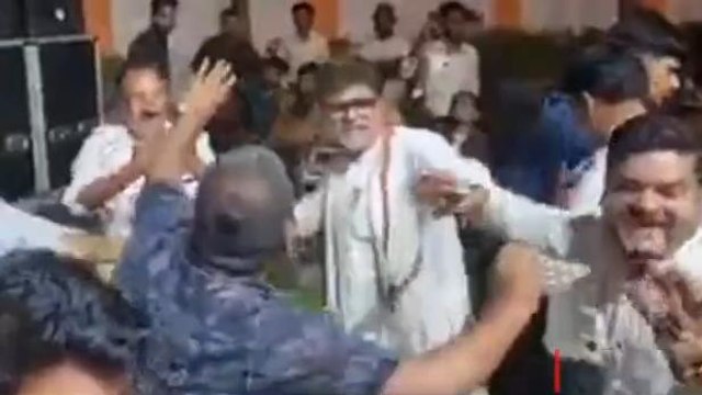 बरघाट: शादी समारोह में कांग्रेस नेता ने लगाए जमकर ठुमके,वीडियो हुआ वायरल