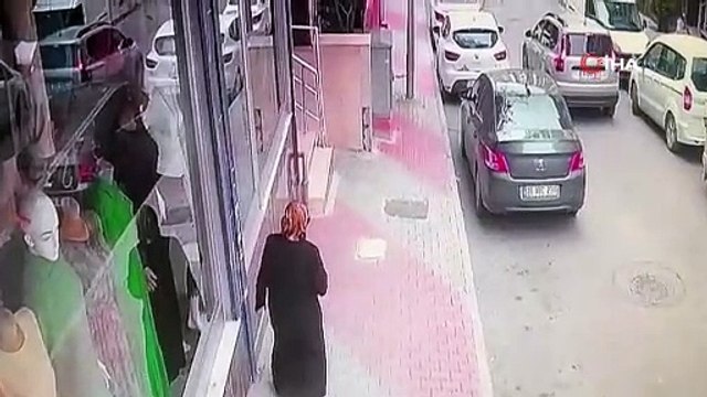 İstanbul'da akıllara durgunluk veren hırsızlık kamerada