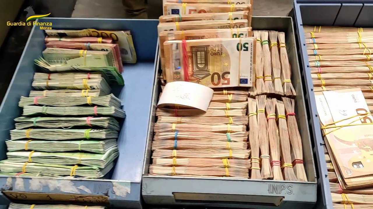 Monza, sequestrati a usuraio denaro contante e Rolex per 225mila euro