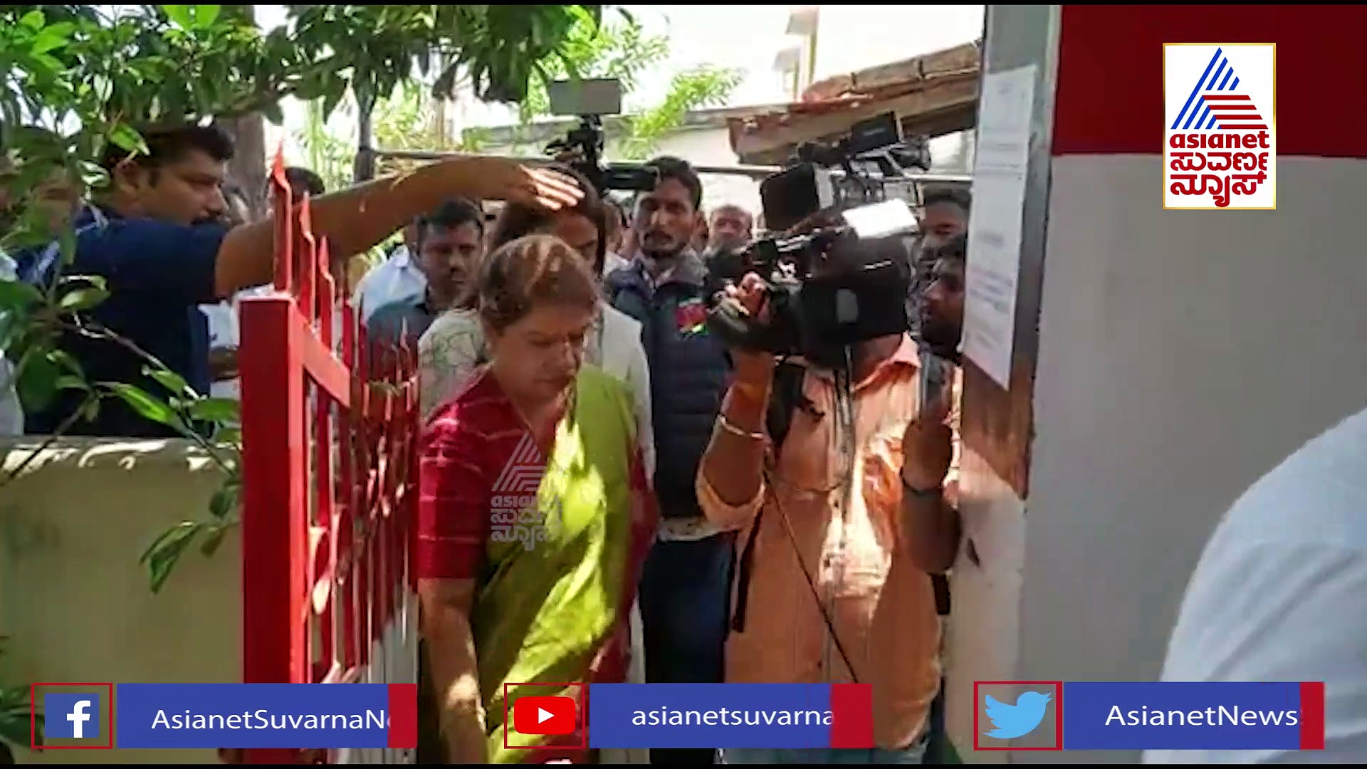 Karnataka Election: ಸರತಿ ಸಾಲಿನಲ್ಲಿ ನಿಂತು, ಕುಟುಂಬ ಸಮೇತರಾಗಿ ಮತದಾನ ಮಾಡಿದ ಕುಮಾರಣ್ಣ !