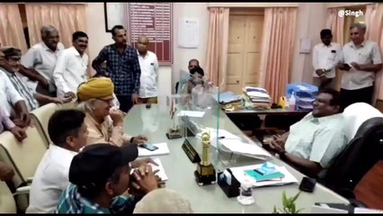 जोधपुर जयनारायण व्यास विश्वविद्यालय के कर्मचारियों ने किया प्रदर्शन सौंपा ज्ञापन