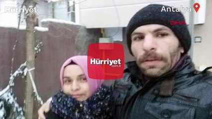 Eşini keserle döverek öldürdü