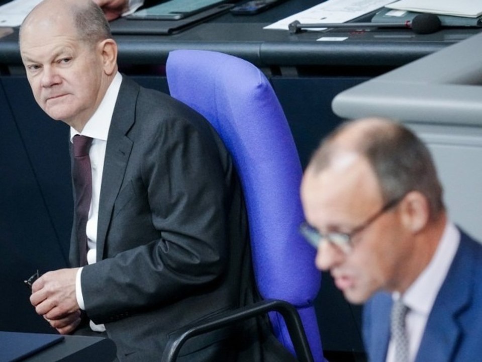 Trendbarometer: Scholz wieder beliebter als Merz