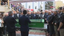 Kılıçdaroğlu, eşinin ağabeyi Prof.Dr. Hüseyin Özdağ'ın cenaze törenine katıldı