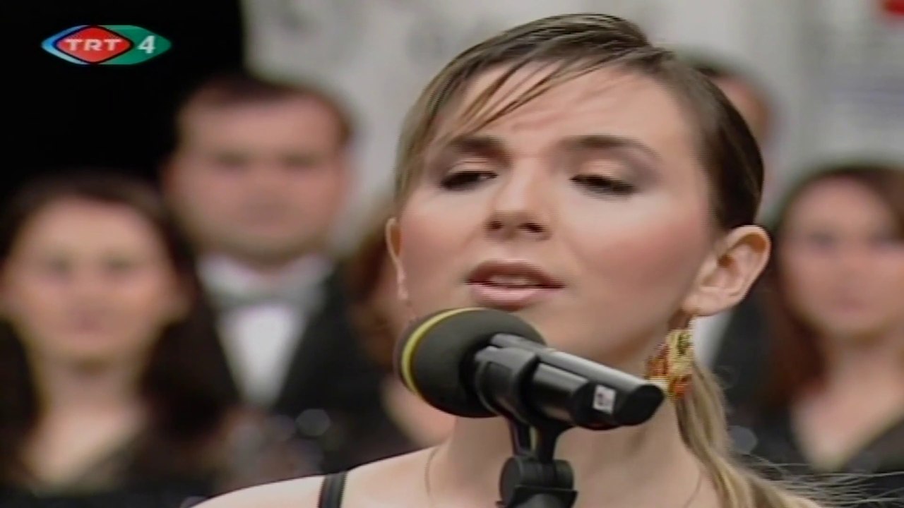 Ayşe Ekiz / Hastayım yaşıyorum görünmez hayalinle