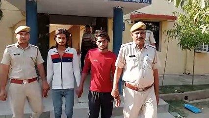 मोबाइल लूटते दो बदमाशों को मजदूरों ने दबोचा