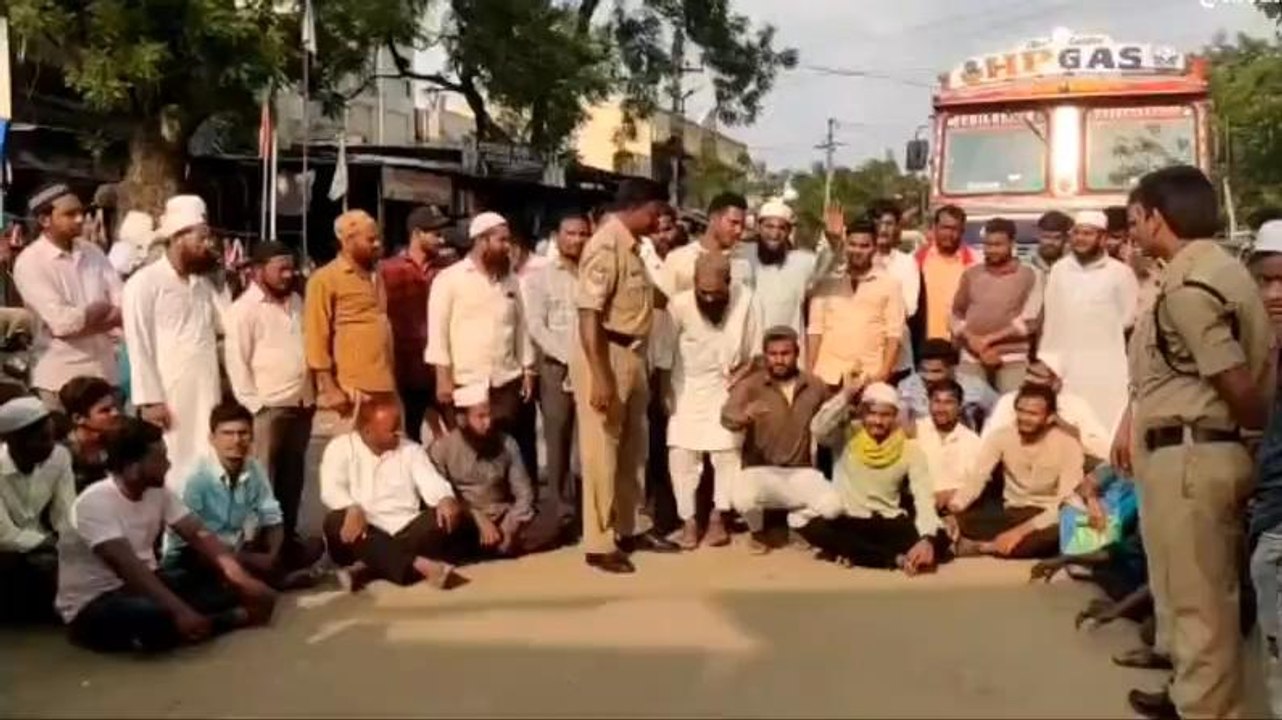 ఆసిఫాబాద్: విద్యార్థినిపై అసభ్య ప్రవర్తన.. ఆ ఎస్ఐని సస్పెండ్ చేయాలి