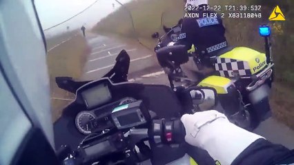 Un suspect tente de fuir la police à 100 km/h en trottinette électrique