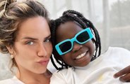 ‘Vou tentar segurar até quando der’, diz Giovanna Ewbank sobre filhos terem redes sociais