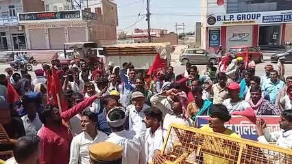 Demand for fair investigation, demonstration at SP office