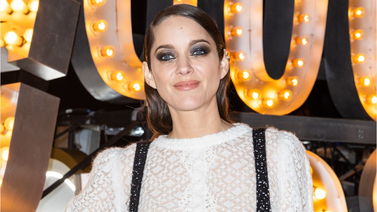 GALA VIDÉO – Marion Cotillard déchaînée : elle s’éclate au côté de Paris Hilton !