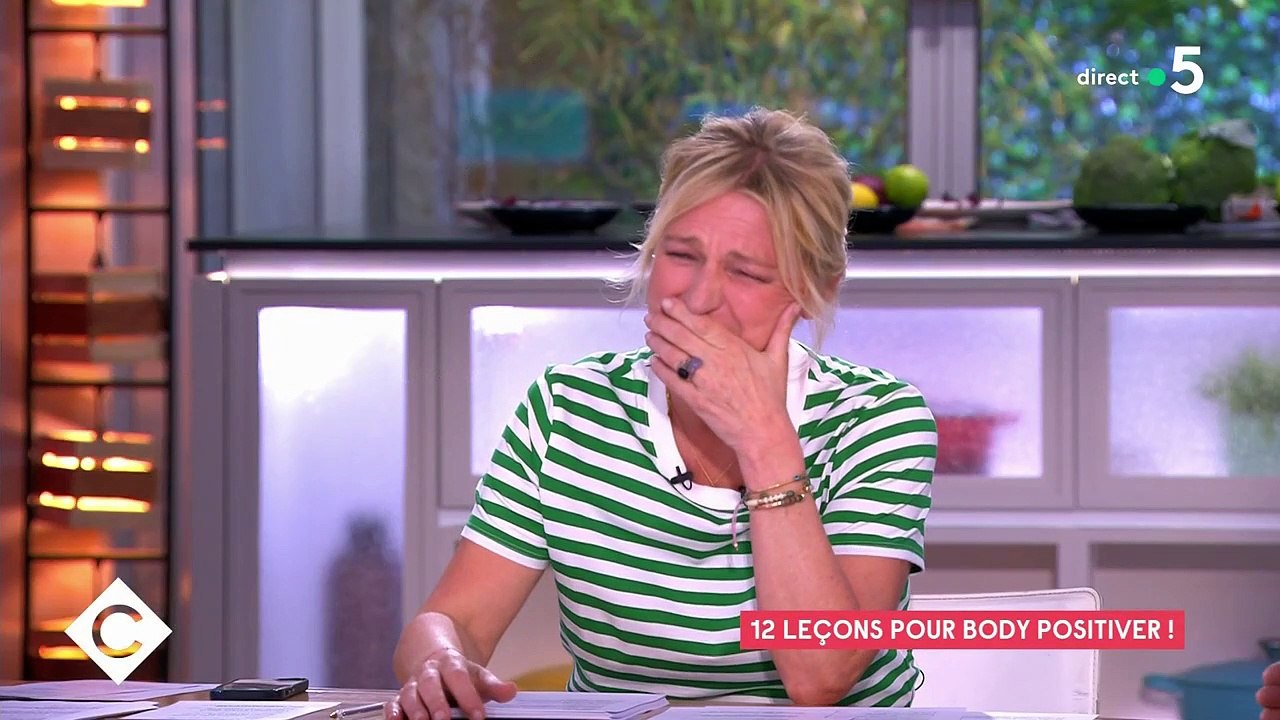 Anne-Elisabeth avoue "adorer l'alcool" dans C à Vous et déclenche un fou rire