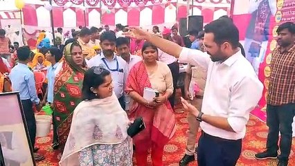 जिला प्रभारी सचिव ने शिविर में पहुंच लाभार्थियों से की बात