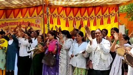स्वास्थ्य कर्मचारी संघ ने थाली पीटकर जताया विरोध