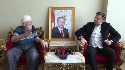 Metro merdivenlerini yürüyerek çıkmıştı... 85 yaşındaki Hüseyin Bayraktar'a TOGG sürprizi