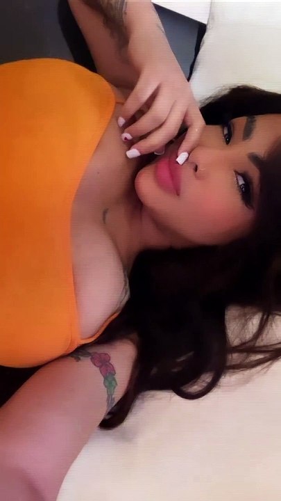Yailin canta tema de Karol G