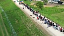 Inmigrantes llegando a la frontera sur de los Estados Unidos