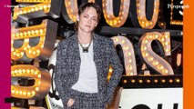 Marion Cotillard sublime en salopette échancrée, Angèle se la joue écolière au défilé Chanel