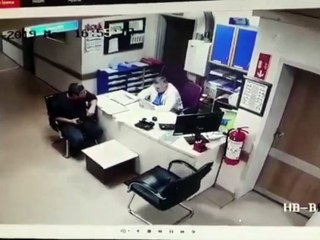 Tavandan düşen adam ve onu garipsemeyen doktor