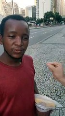 AGORA- morador de rua faz desabafo contra o governo do ladrão. Faça esse vídeo chegar a todo Brasil.