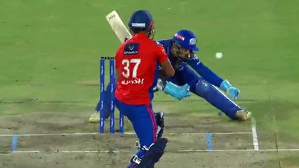 Everybody Suprised when David Warner Started Batting with Right Hand on Free Hit by Hrithik Shaukeen