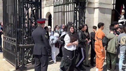 King’s Guard Shouts at Wife, Husband Confronts Him!