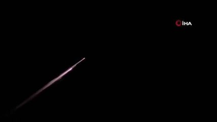 Japonya'da gökyüzünde meteor benzeri gizemli ışıklar görüldü