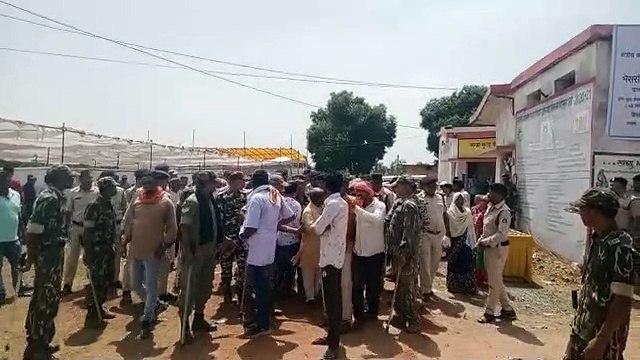 महावीर कोलवाशरी की जनसुनवाई में उठे सवाल मचा बवाल, दो घंटे में खत्म