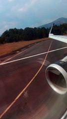 Volando en avion despegando de el aeropuerto de uruapan con destino tijuana exelente aventura