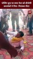 Video: कन्नौज में पोलिंग बूथ पर सपा नेता को बीजेपी समर्थकों ने गिरा- गिराकर पीटा, सामने खड़ी रही पुलिस