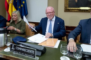 Villarejo, en su comparecencia en el Congreso, destaca la "valentía" de Sánchez y asegura que lo votará