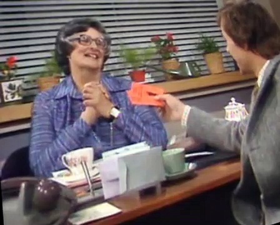 Mind Your Language S02 E07