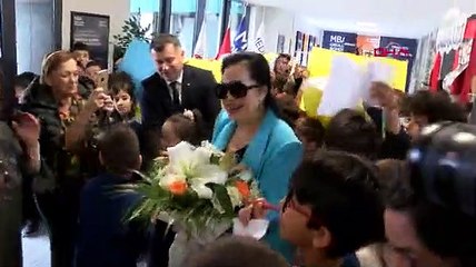 Türkan Şoray: Okuyun, çok çalışıp ülkede kalın