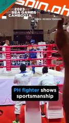 Despite losing the match, PH’s Kristian Narca raised Cambodia’s Laingkousin Khun’s hand 