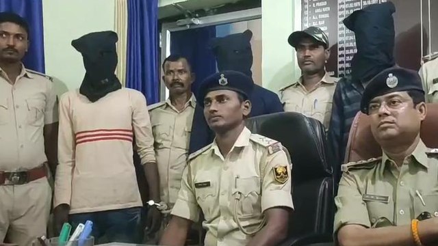 मधेपुरा पुलिस को मिली बड़ी सफलता, भारी मात्रा में हथियार के साथ तीन अपराधी गिरफ्तार