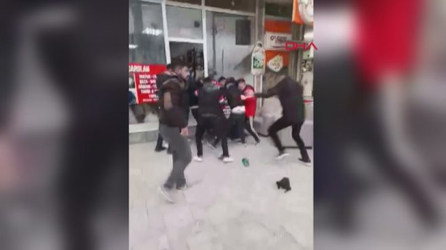 Mahallede uyuşturucu sattığı iddiasıyla dövüldü