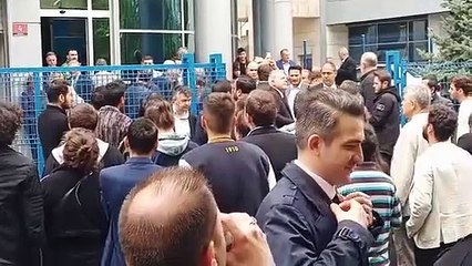 Memleket Partisi önünde İnce'ye destek sloganları