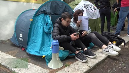 La protesta delle tende arriva al Miur: "Vogliamo un reddito studentesco"