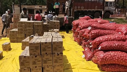 WATCH VIDEO : प्याज की बोरियों के अंदर पुलिस को ऐसा क्या मिला, देखकर उड़ गए होश