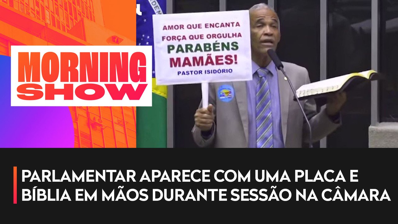 Deputado Pastor Sargento Isidório canta em homenagem ao Dia das Mães