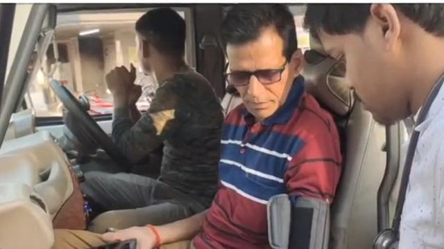 खगड़िया: शराब के नशे में धुत दारोगा की दबंगई, जज की गाड़ी को रोक कर किया ड्रामा