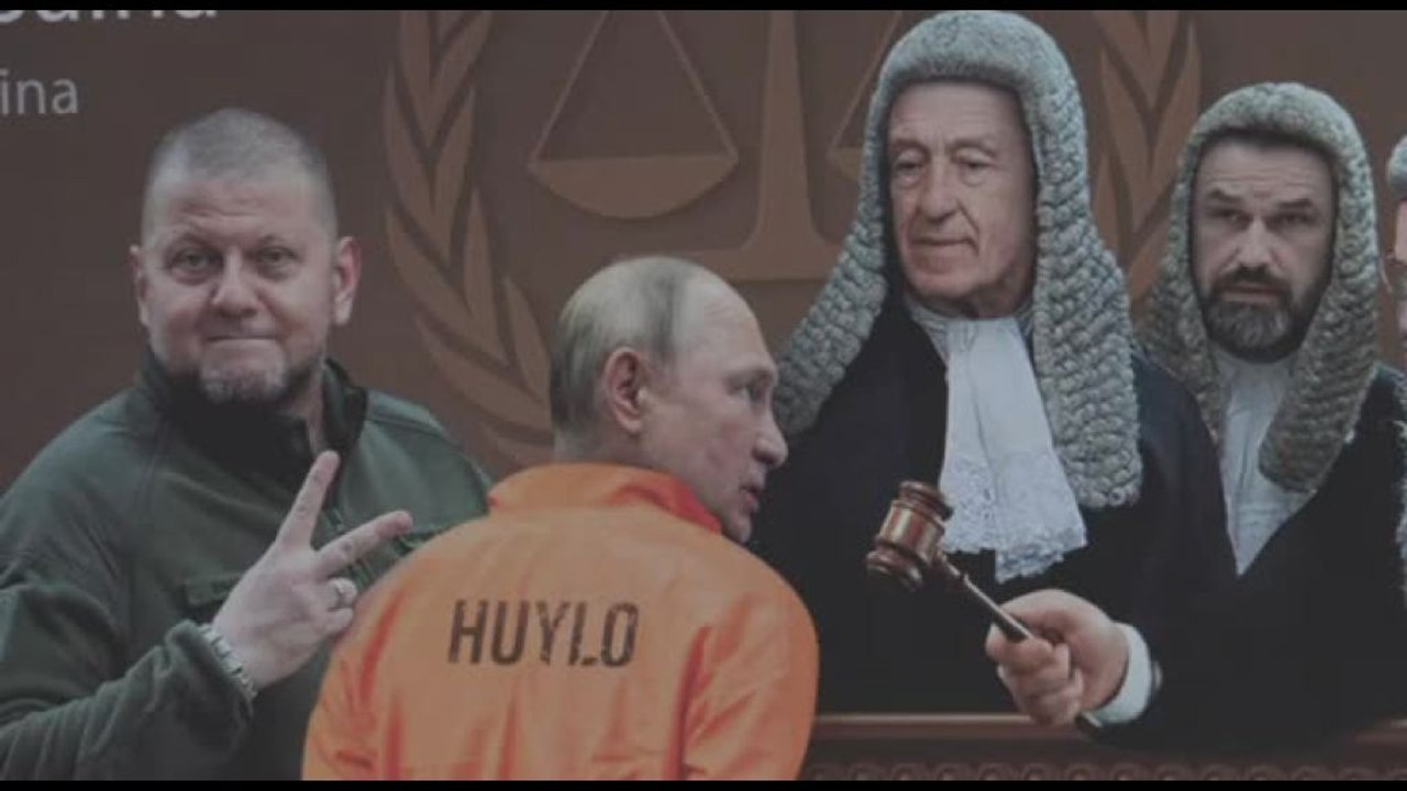 Putin sotto processo in un cartellone al centro di Kiev