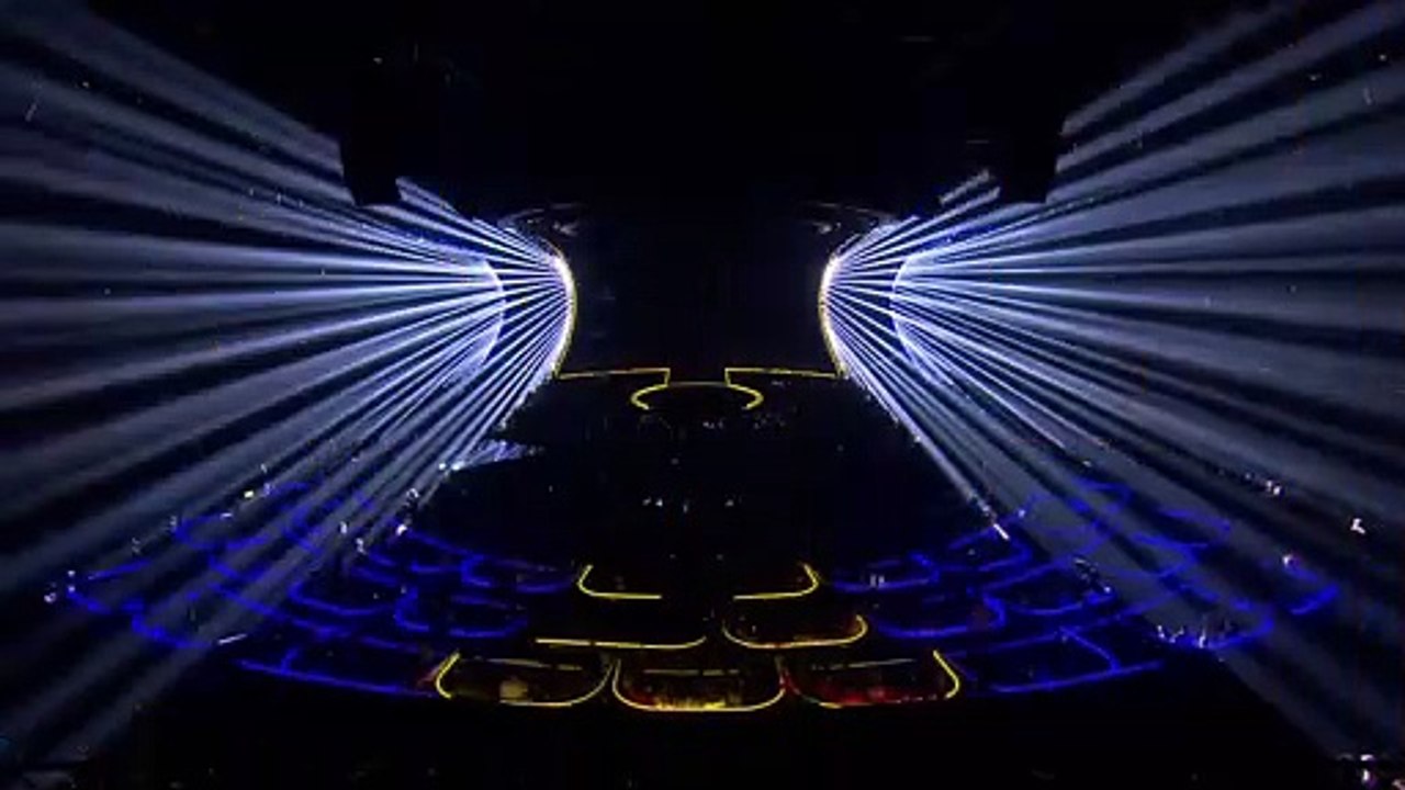 Loreen chante "Tattoo" lors de la demi-finale de l'Eurovision 2023