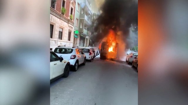 Milano, le forti esplosioni e l'incendio in zona Porta Romana